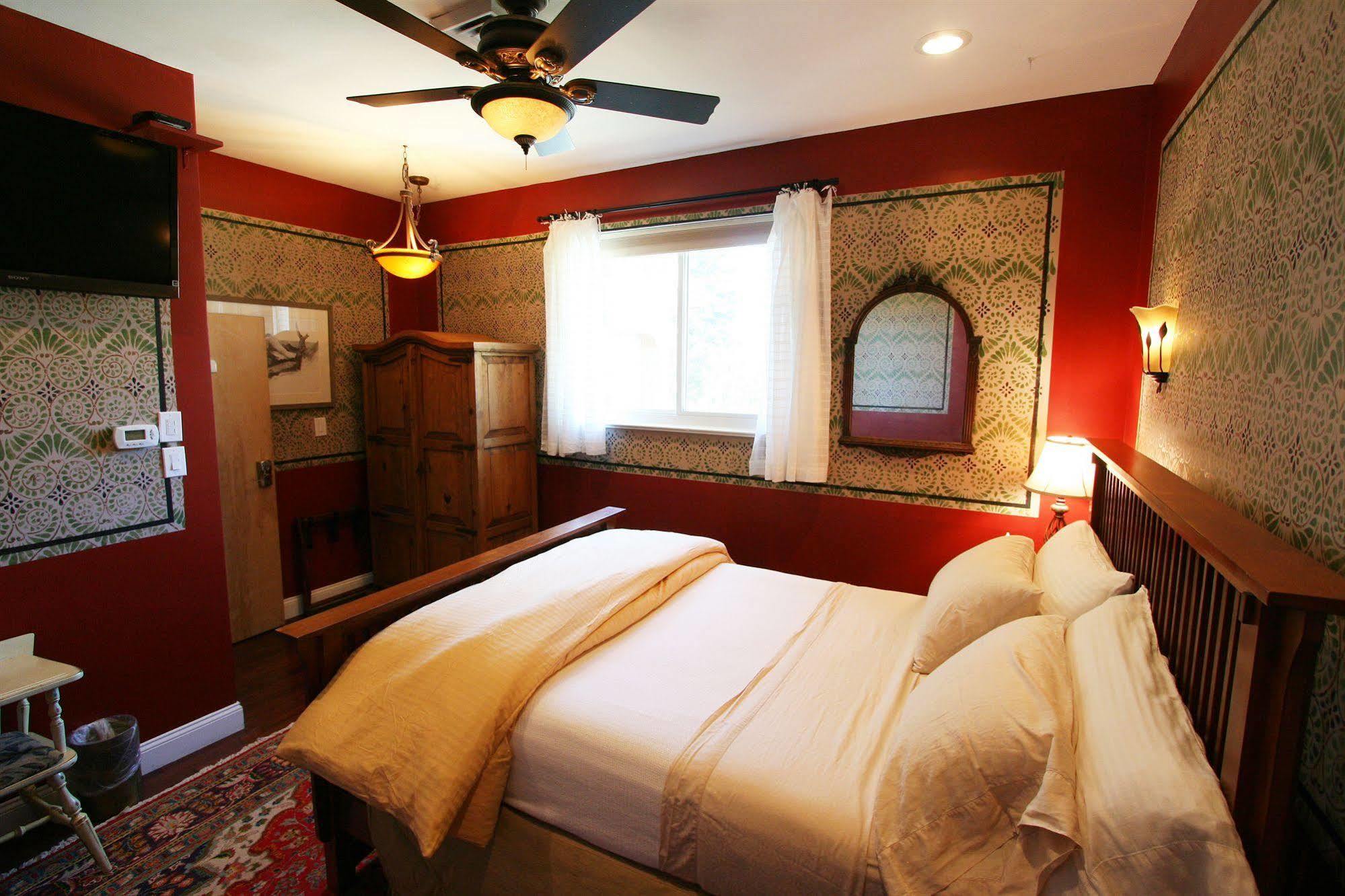 Alpenhof Bed & Breakfast 메디아 외부 사진